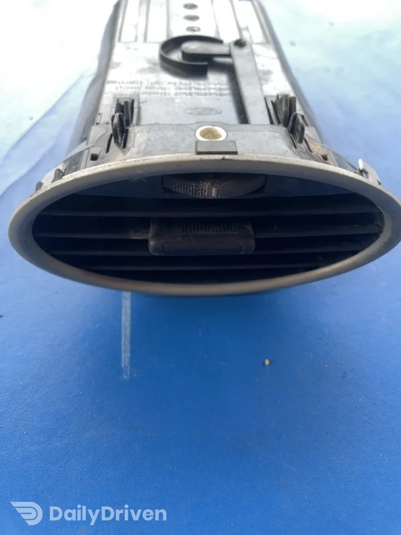 Guri ventilație - Ford Focus 2 generation [2004 - 2008] wagon 5-doors 1.6 TDCi MT (109 hp)