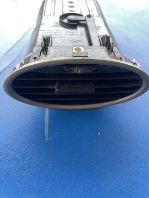 Guri ventilație - Ford Focus 2 generation [2004 - 2008] wagon 5-doors 1.6 TDCi MT (109 hp)
