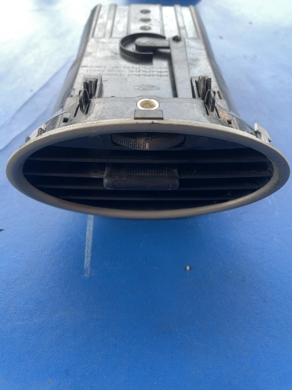 Guri ventilație - Ford Focus 2 generation [2004 - 2008] wagon 5-doors 1.6 TDCi MT (109 hp)