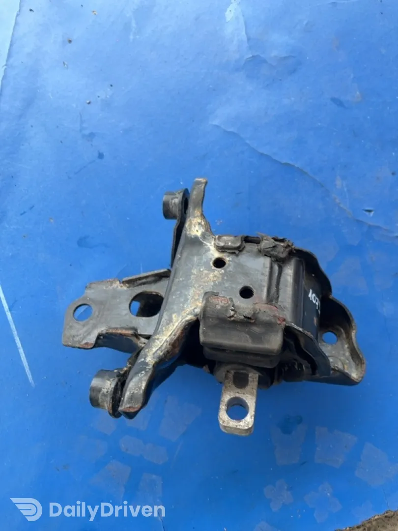 Suport motor - Parte montare: Stânga - Volkswagen Polo 4 generation [2001 - 2005] Hatchback 5-doors 1.4 TDI MT (75 hp)
