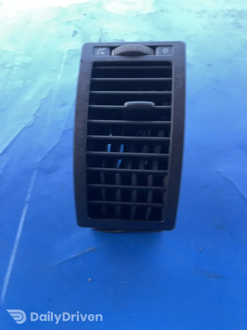Guri ventilație - Volkswagen Polo 4 generation [2001 - 2005] Hatchback 5-doors 1.4 TDI MT (75 hp)