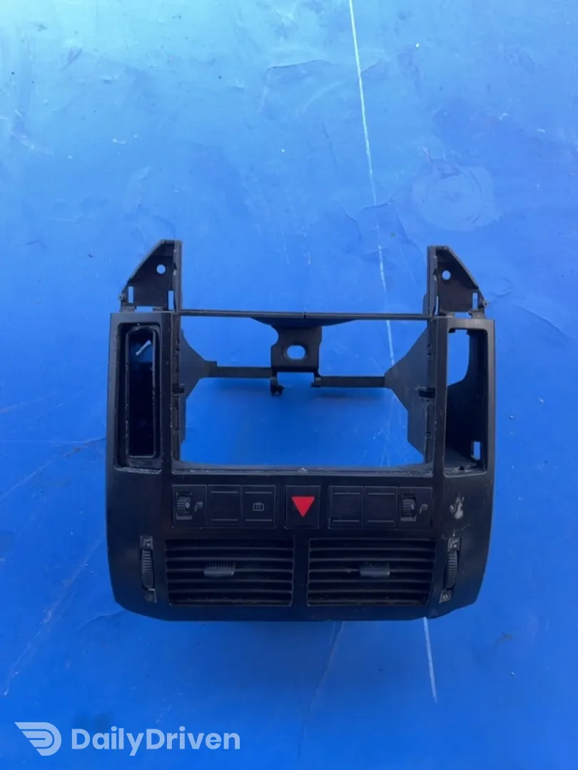 Consolă centrală - Volkswagen Polo 4 generation [2001 - 2005] Hatchback 5-doors 1.4 TDI MT (75 hp)