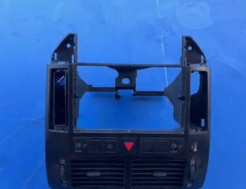 Consolă centrală - Volkswagen Polo 4 generation [2001 - 2005] Hatchback 5-doors 1.4 TDI MT (75 hp)