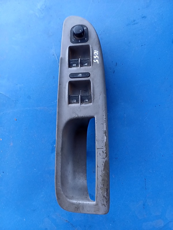 Buton ridicare geam - Parte montare: Stânga  - Volkswagen Passat B6 [2005 - 2010] Sedan 4-doors 2.0 TDI MT (140 hp)