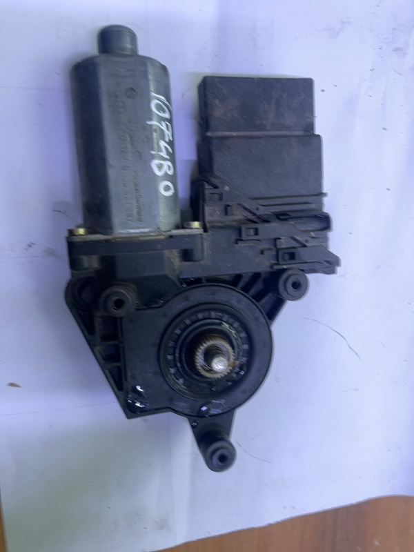 Motoraș macara geam - Parte montare: Stânga spate - Volkswagen Passat B5 [1996 - 2000]