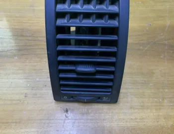 Guri ventilație - Parte montare: Dreapta - Volkswagen Polo 4 generation [2001 - 2005] Hatchback 5-doors 1.4 TDI MT (75 hp)
