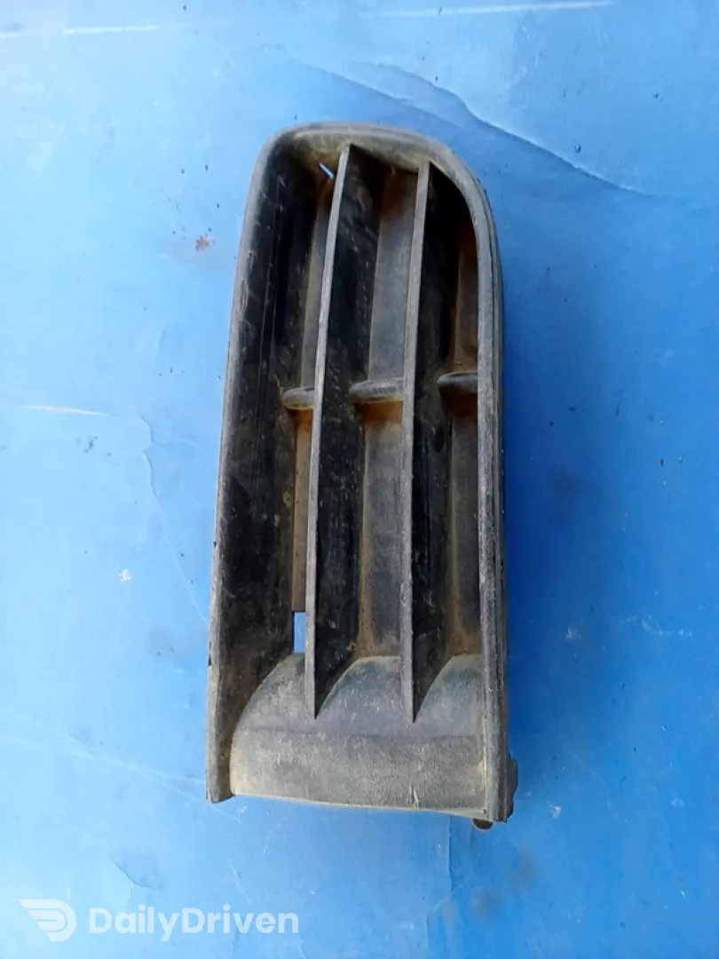 Grilă bară - Parte montare: Stânga - Volkswagen Polo 4 generation [2001 - 2005] Hatchback 5-doors 1.4 TDI MT (75 hp)