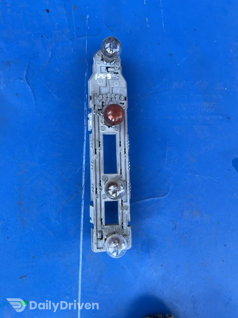 Suport becuri - Parte montare: Dreapta - Mercedes-Benz C-Class W203 [2000 - 2004] wagon 5-doors C 200 Kompressor AT (163 hp)