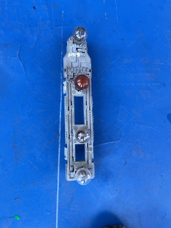 Suport becuri - Parte montare: Dreapta - Mercedes-Benz C-Class W203 [2000 - 2004] wagon 5-doors C 200 Kompressor AT (163 hp)