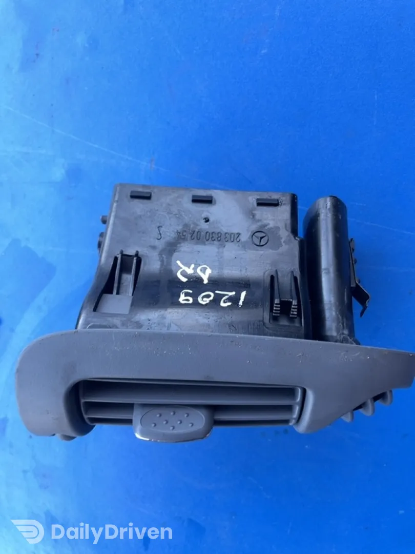 Guri ventilație - Parte montare: Dreapta - Mercedes-Benz C-Class W203 [2000 - 2004] wagon 5-doors C 200 Kompressor AT (163 hp)