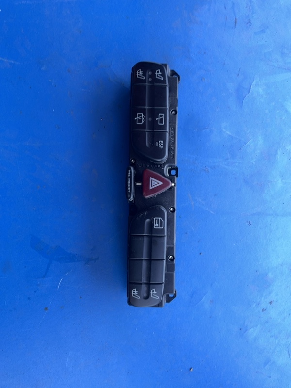 Buton încalzire scaun - Mercedes-Benz C-Class W203 [2000 - 2004] wagon 5-doors C 200 Kompressor AT (163 hp)