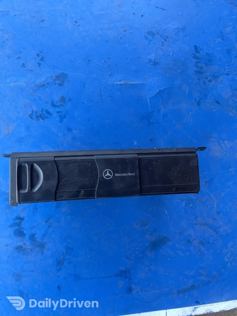 CD Player - Mercedes-Benz C-Class W203 [2000 - 2004] wagon 5-doors C 200 Kompressor AT (163 hp)