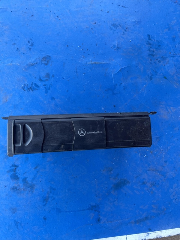 CD Player - Mercedes-Benz C-Class W203 [2000 - 2004] wagon 5-doors C 200 Kompressor AT (163 hp)