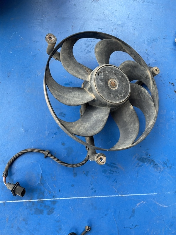 Ventilator răcire - Volkswagen Polo 3 generation [restyling] [2000 - 2002] Hatchback 3-doors 1.4 MT (60 hp)