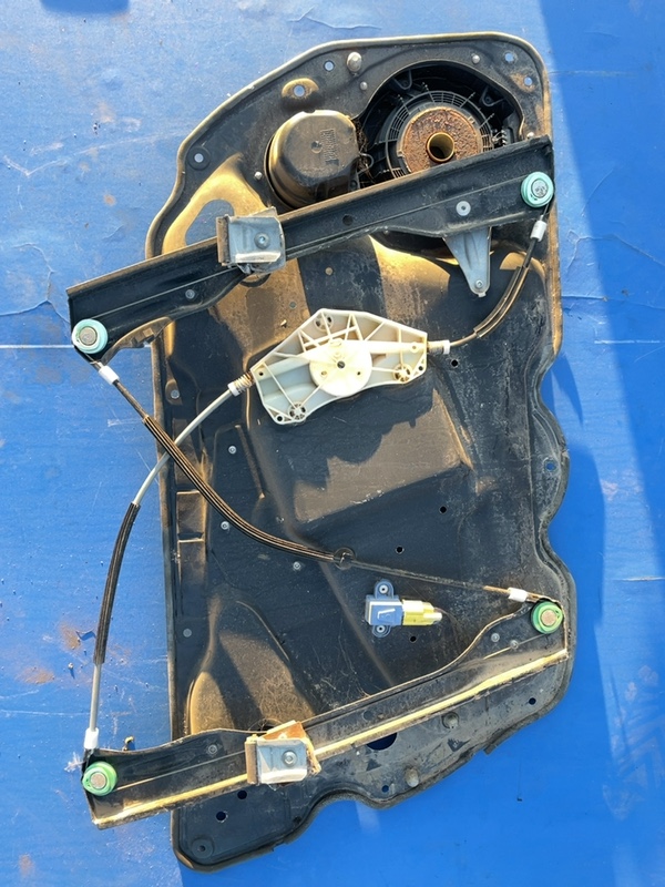Macara geam  - Electric, Parte montare: Dreapta față, Alte specificații: Fără motoraș - Volkswagen Passat B6 [2005 - 2010] Sedan 4-doors 2.0 TDI MT (140 hp)