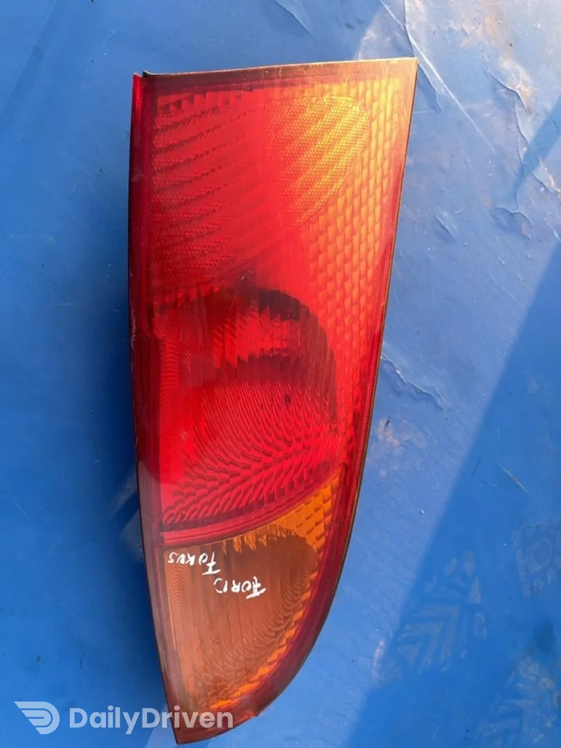 Lampă spate - Parte montare: Stânga, Varianta: Hatchback - Ford Focus 1 generation [1998 - 2004]