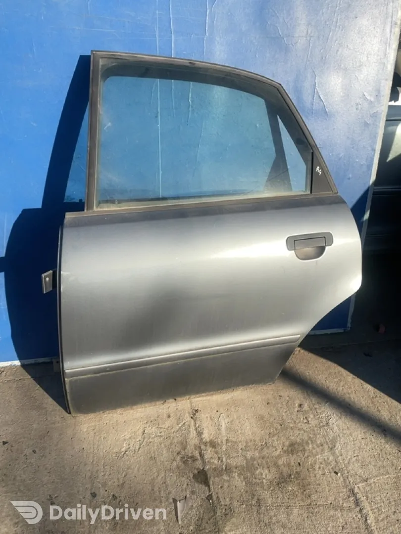 Ușă spate - Culoare: Gri, Parte montare: Stânga - Audi A4 B5 [1994 - 1999] Sedan 1.6 MT (101 hp)