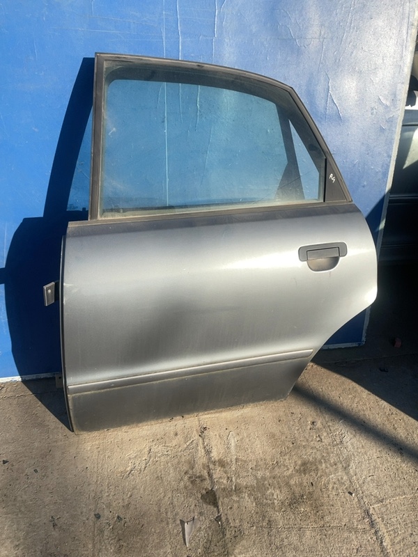 Ușă spate - Culoare: Gri, Parte montare: Stânga - Audi A4 B5 [1994 - 1999] Sedan 1.6 MT (101 hp)