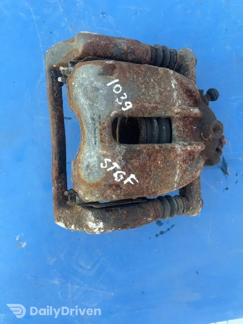 Etrier față - Parte montare: Stânga  - Nissan Micra 3 generation [2002 - 2010] Hatchback 3-doors 1.4 MT (88 hp)