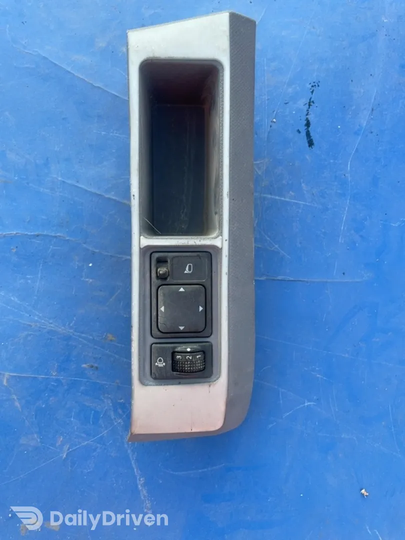 Buton reglaj oglinzi - Nissan Micra 3 generation [2002 - 2010] Hatchback 3-doors 1.4 MT (88 hp)