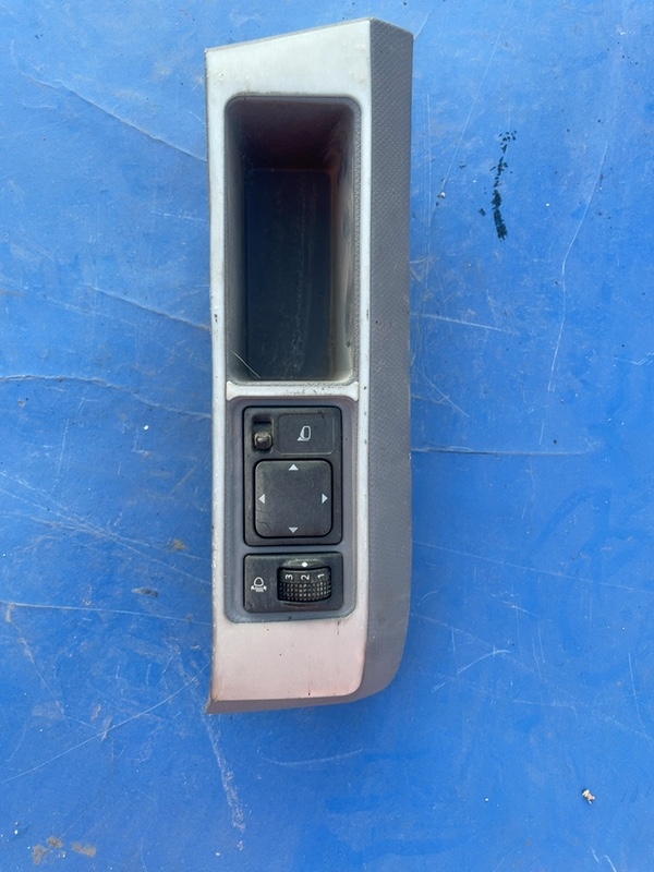 Buton reglaj oglinzi - Nissan Micra 3 generation [2002 - 2010] Hatchback 3-doors 1.4 MT (88 hp)