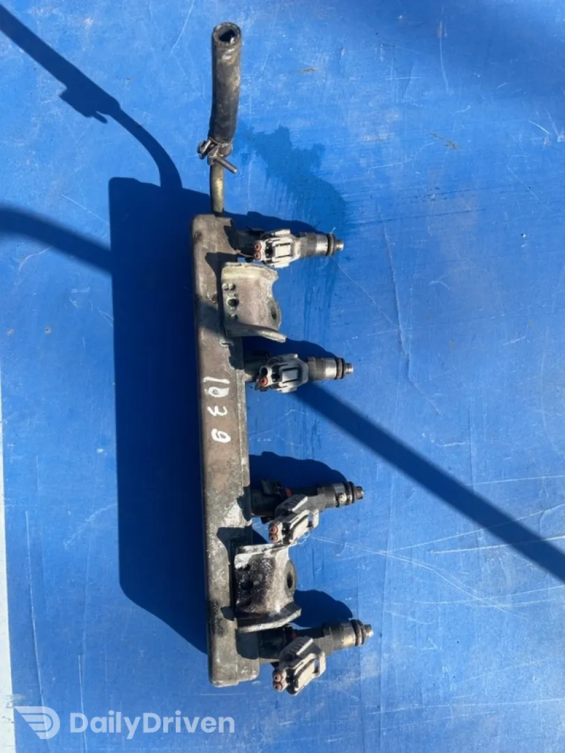 Rampă injectoare - Combustibil: Benzină - Nissan Micra 3 generation [2002 - 2010] Hatchback 3-doors 1.4 MT (88 hp)