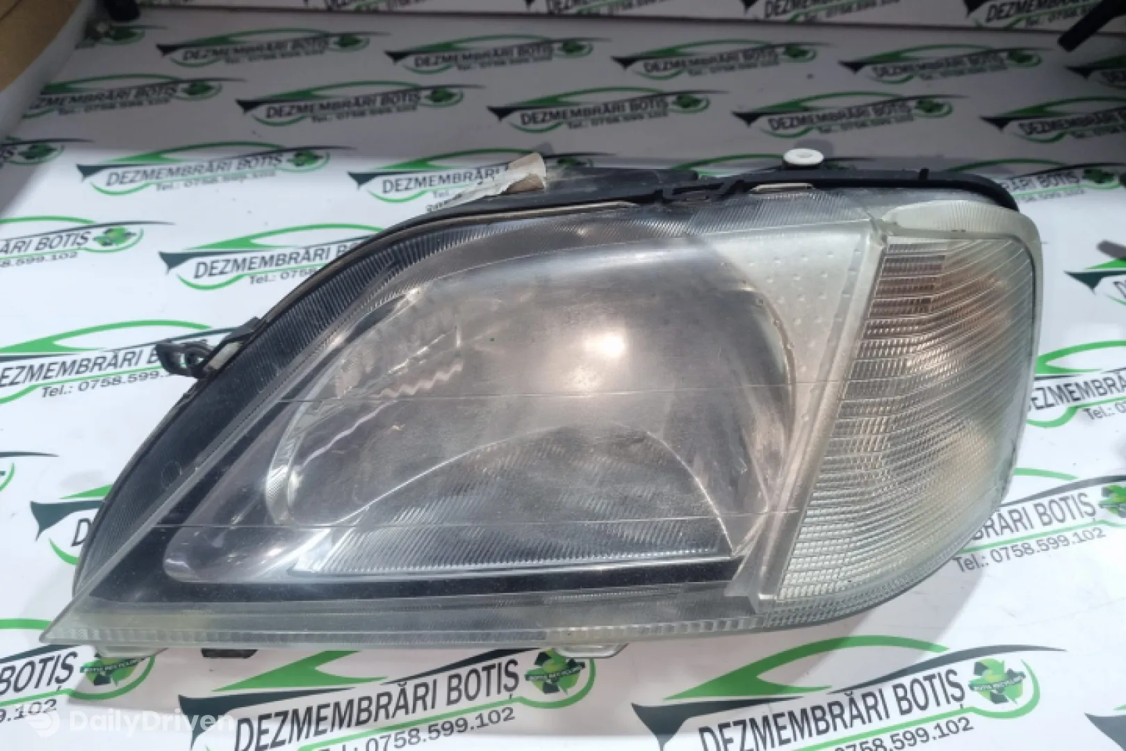 Far stanga COMPLET Dacia Logan  [2004 - 2008] Sedan 1.6 MT (87 hp)