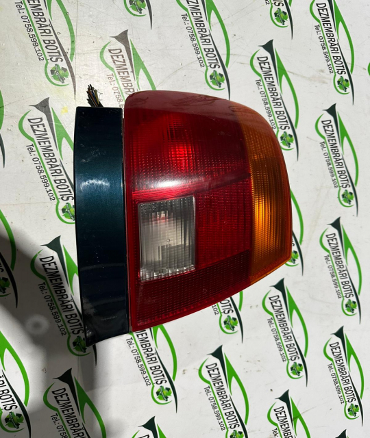 Lampa stop stanga pe aripa Audi A4 B5 [1994 - 1999] Sedan 1.6 MT (101 hp)