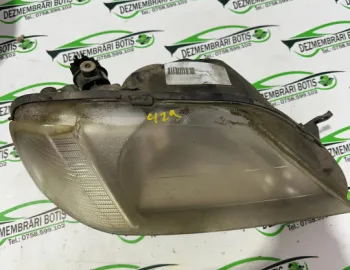 Far dreapta Dacia Logan  [2004 - 2008] Sedan 1.4 MT (75 hp)