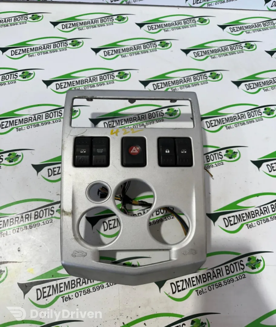 Consola centrala Dacia Logan  [2004 - 2008] Sedan 1.5 D MT (70 hp)