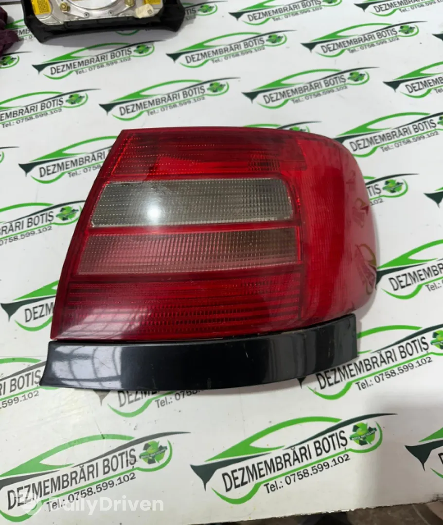 Lampa stop dreapta pe aripa Audi A4 B5 [1994 - 1999] Sedan 1.8 MT (125 hp)