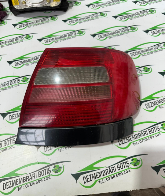 Lampa stop dreapta pe aripa Audi A4 B5 [1994 - 1999] Sedan 1.8 MT (125 hp)