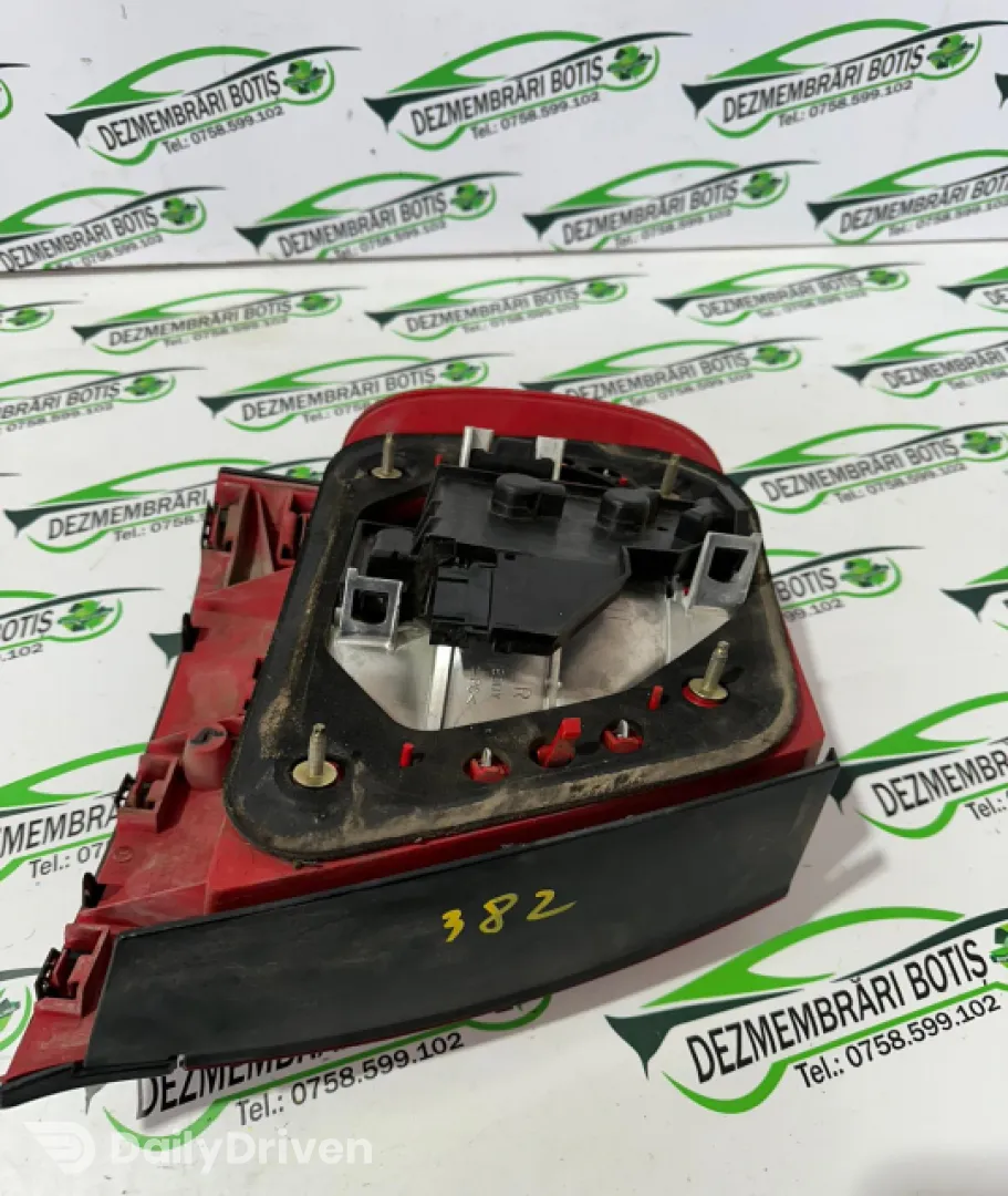 Lampa stop dreapta pe aripa Audi A4 B5 [1994 - 1999] Sedan 1.8 MT (125 hp)