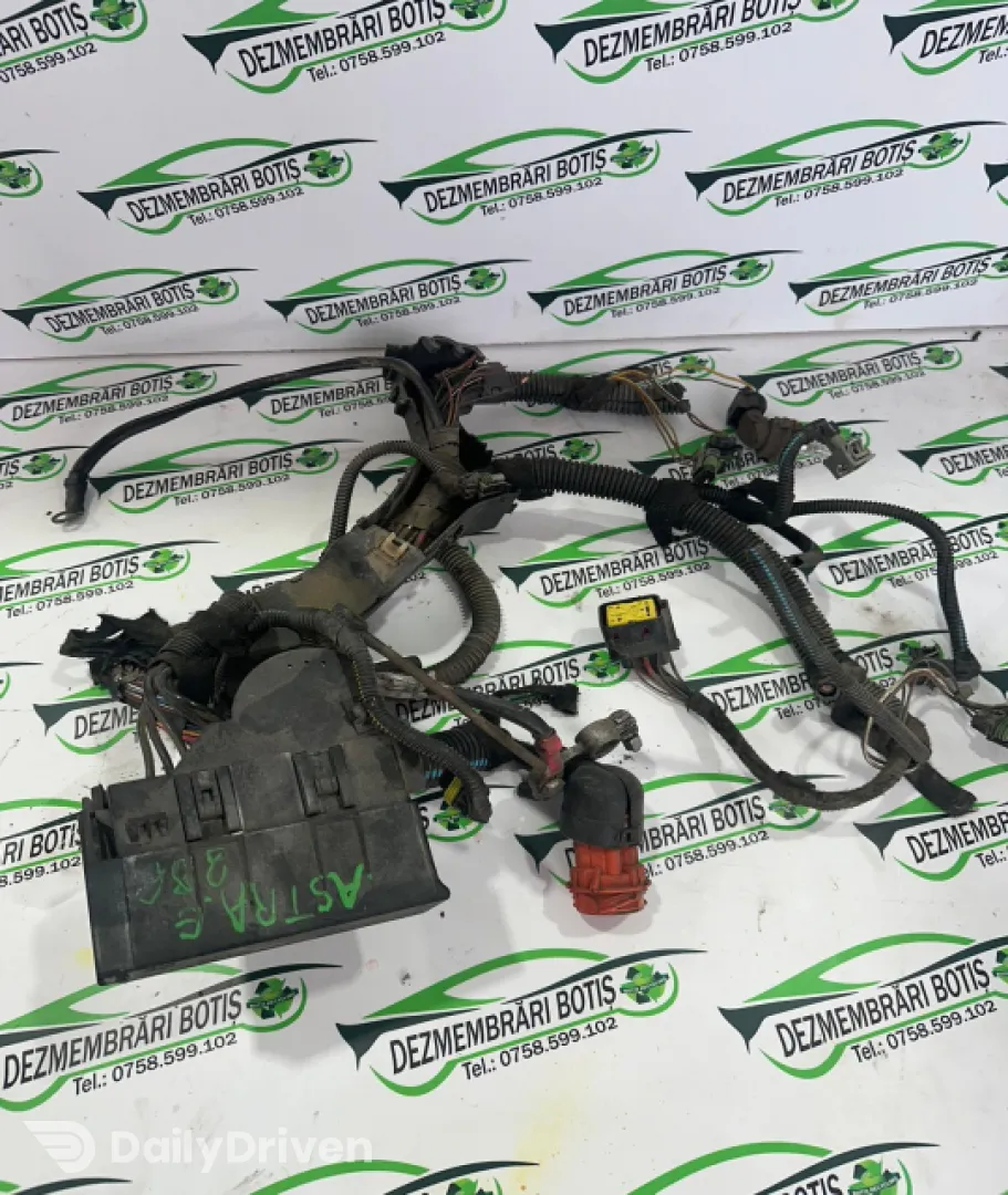 Panou sigurante si relee 90589541 Opel Astra G [1998 - 2009] wagon 5-usi 2.0 DTI MT (101 hp)