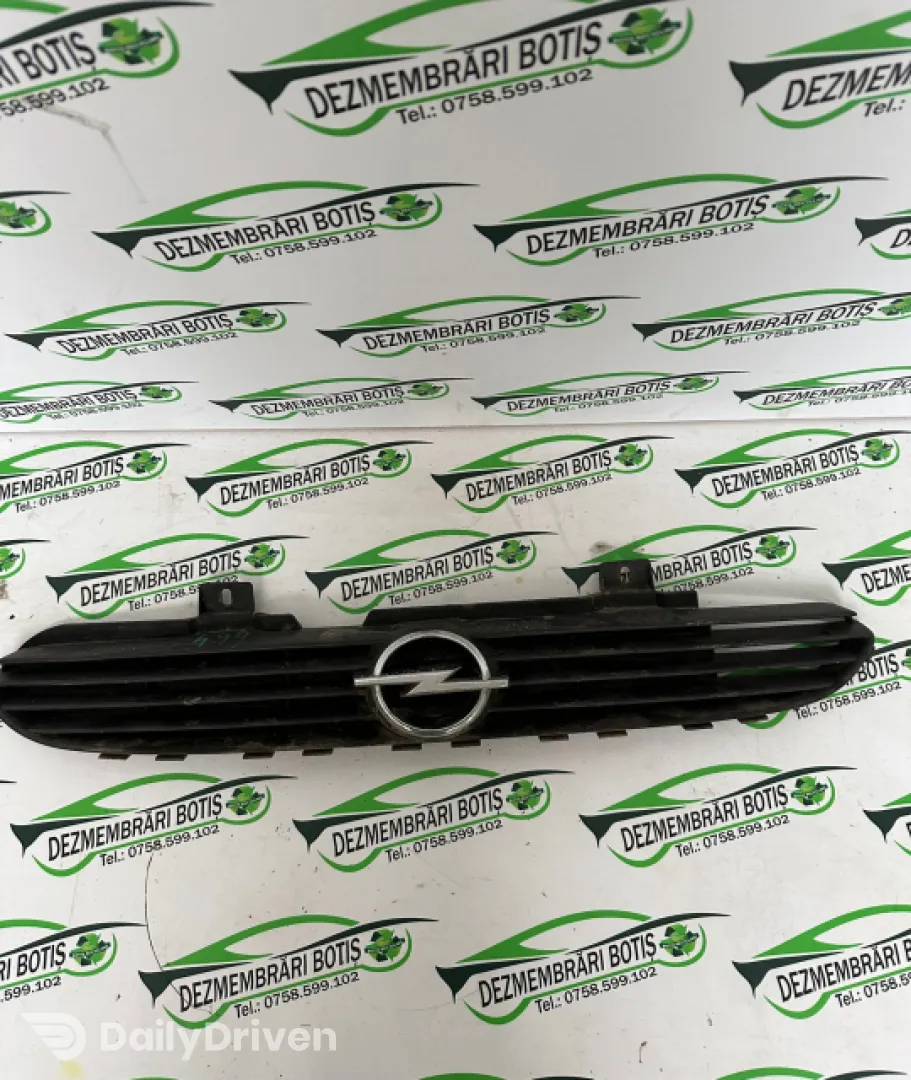 Grila bara fata centru 09114098 Opel Corsa B [1993 - 2000] Hatchback 3-usi 1.2i MT (45 hp)