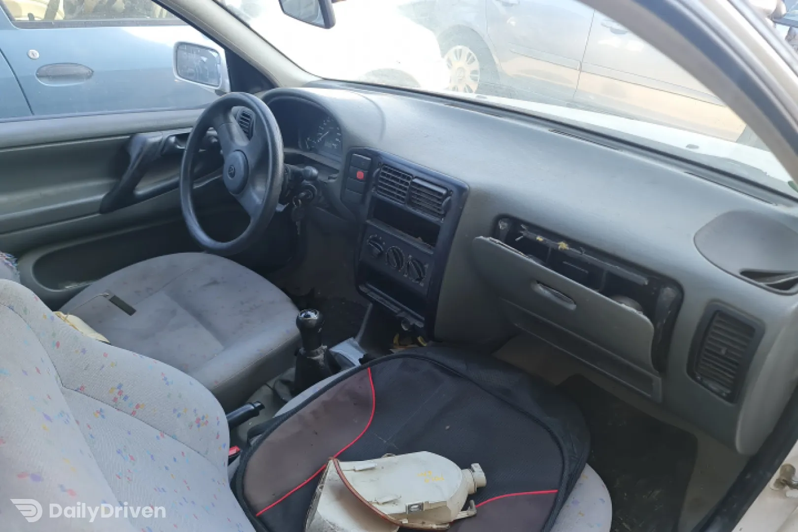 Canistra carbon Volkswagen VW Polo 3 6N [1994 - 2001] Hatchback 5-usi 1.0 MT (50 hp)