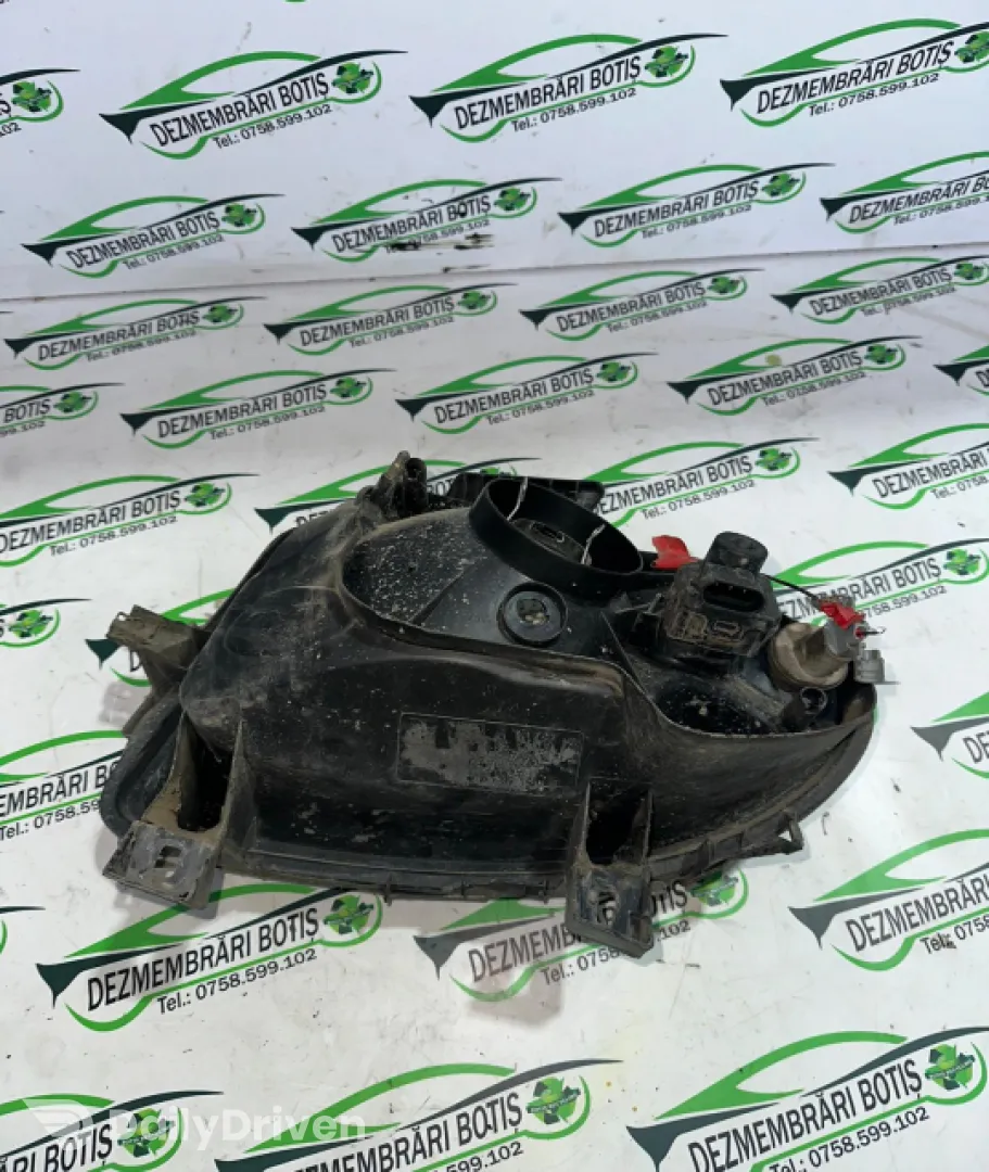 Far dreapta Renault Clio 2 [1998 - 2005] Hatchback 5-usi 1.2 MT (75 hp)