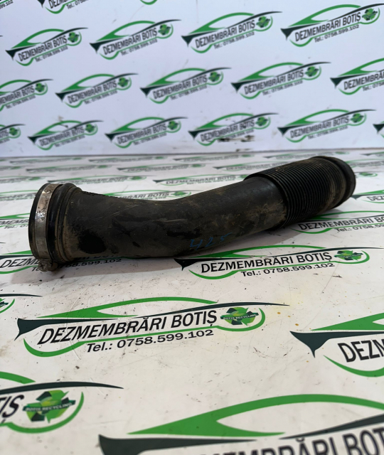 Furtun admisie 058 129 627 E Audi A4 B5 [1994 - 1999] Sedan 1.6 MT (101 hp)