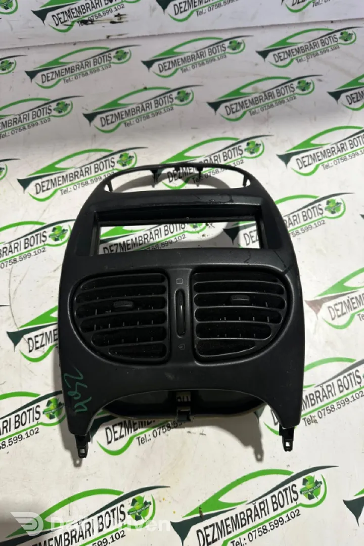 Grila ventilatie bord centru Peugeot 206  [1998 - 2003] Hatchback 5-usi 1.4 HDI MT (68 hp)