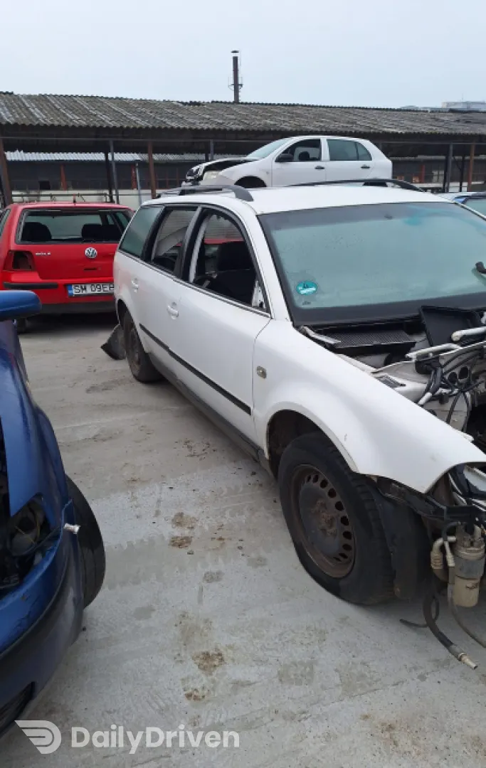 Electroventilator racire motor Volkswagen VW Passat B5.5 [facelift] [2000 - 2005] wagon 1.6 MT (102 hp) COD CULOARE B9A