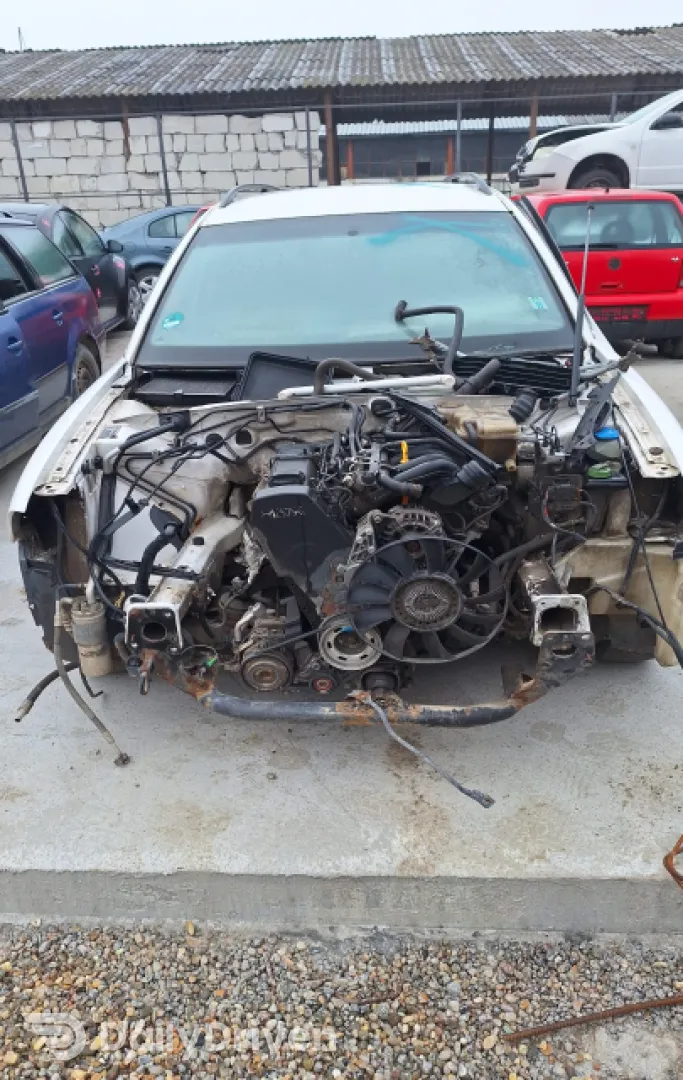 Electroventilator racire motor Volkswagen VW Passat B5.5 [facelift] [2000 - 2005] wagon 1.6 MT (102 hp) COD CULOARE B9A