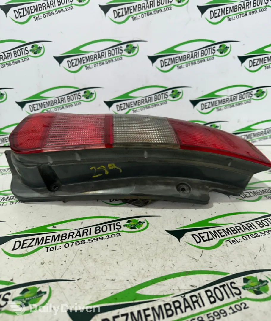 Lampa stop stanga pe aripa Mitsubishi Space Star  [facelift] [2002 - 2005] Minivan 1.3 MT (82 hp)