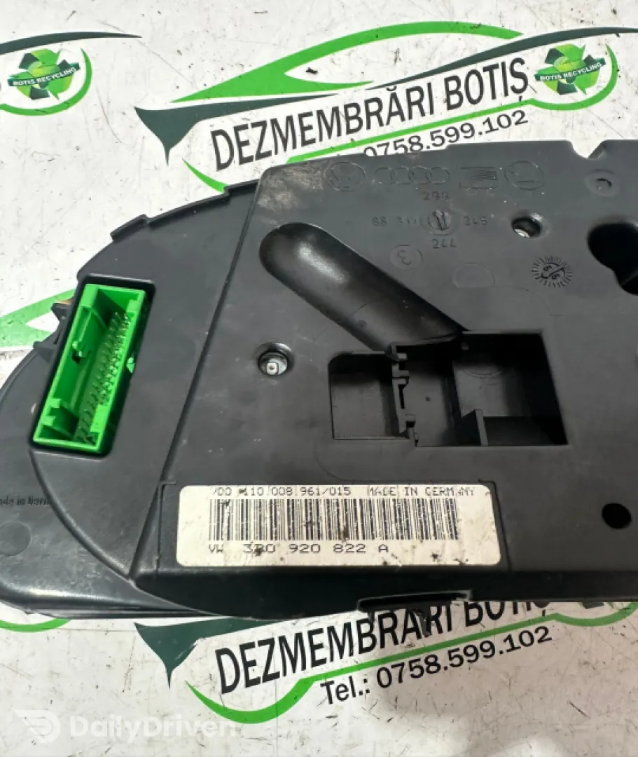 Ceasuri bord VW 320 920 822 A Volkswagen VW Golf 4 [1997 - 2006] Hatchback 5-usi 1.6 MT (100 hp)