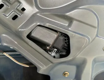Motoras macara geam spate stanga Dacia Logan  [2004 - 2008] Sedan 1.4 MT (75 hp)