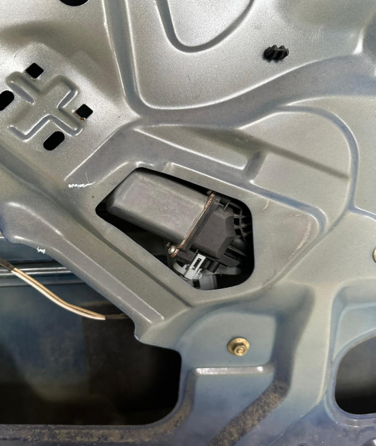 Motoras macara geam spate stanga Dacia Logan  [2004 - 2008] Sedan 1.4 MT (75 hp)
