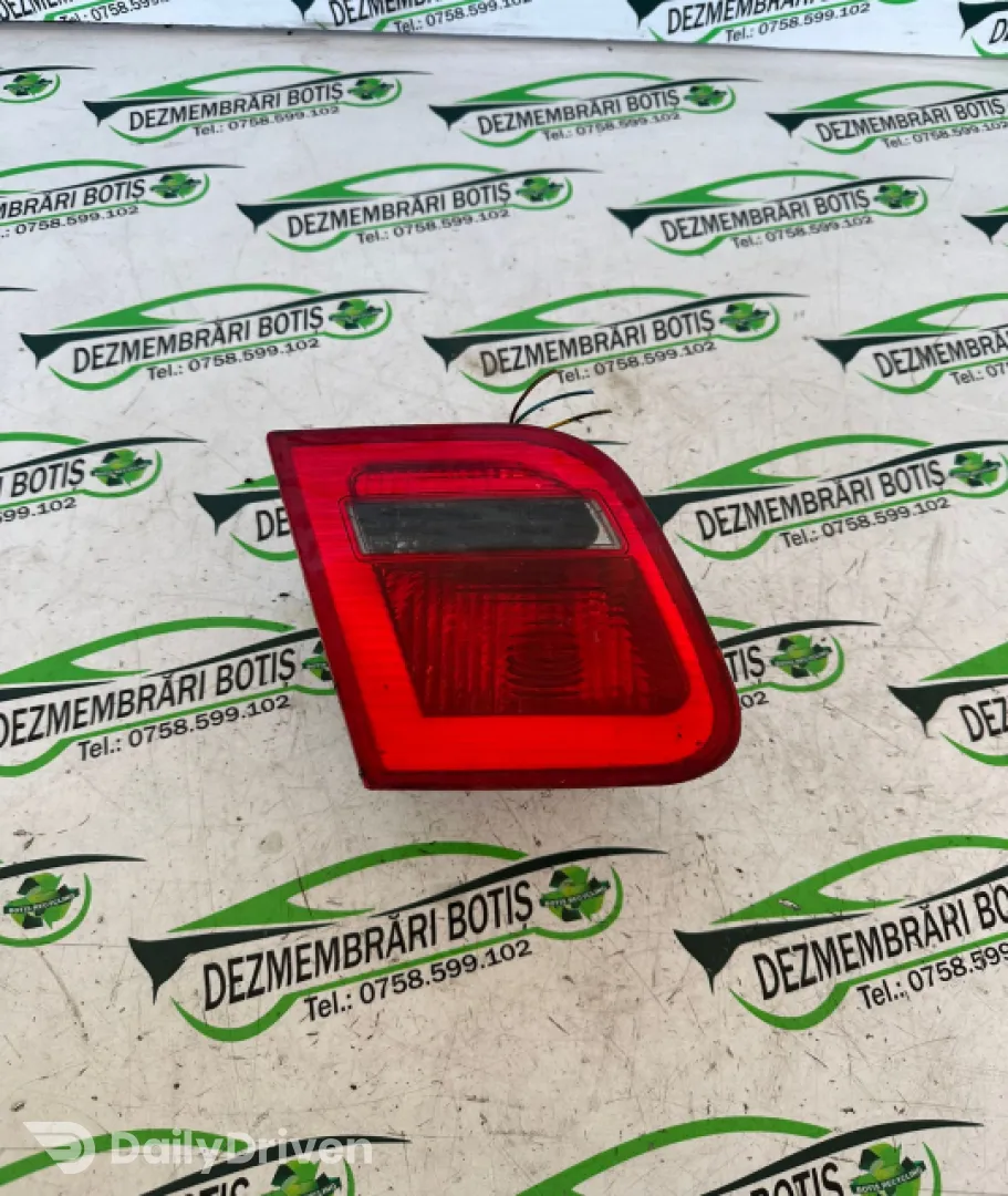Lampa stop stanga pe capota portbagaj BMW Seria 3 E46 [1997 - 2003] Sedan 4-usi 320i MT (150 hp)