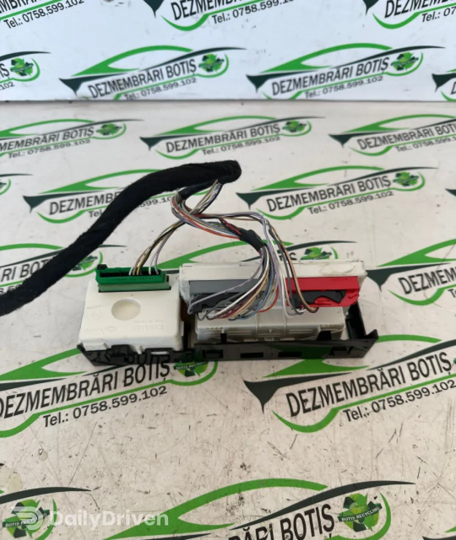 Display bord P8200002604 A Renault Laguna 2 [2001 - 2005] Liftback 1.6 MT (110 hp)
