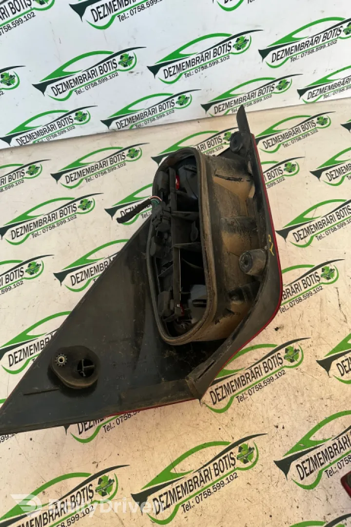 Lampa stop stanga pe aripa Renault Laguna 2 [2001 - 2005] Liftback 1.6 MT (110 hp)