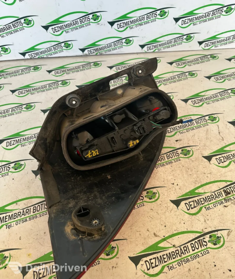 Lampa stop dreapta pe aripa Renault Laguna 2 [2001 - 2005] Liftback 1.6 MT (110 hp)