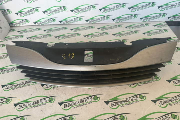 Grila radiator Renault Laguna 2 [2001 - 2005] Grandtour wagon 1.6 MT (110 hp)